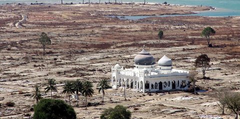 FOTO: Mengenang Potret Pilu Kehancuran Akibat Tsunami Aceh 20 Tahun Lalu, Ratusan Ribu Jiwa Melayang