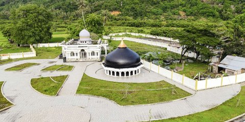 FOTO: Dahsyatnya Tsunami Aceh, Kubah Masjid Seberat 80 Ton Ini Terseret 2,5 Km Sampai Pindah Desa