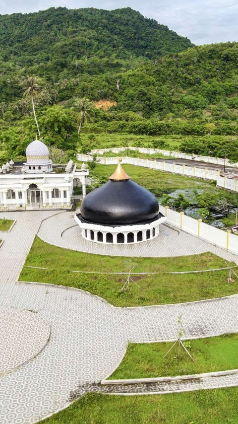 FOTO: Dahsyatnya Tsunami Aceh, Kubah Masjid Seberat 80 Ton Ini Terseret 2,5 Km Sampai Pindah Desa