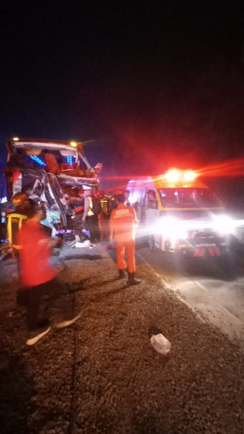 Bus Rombongan Ziarah Kecelakaan di Tol Cipularang, 2 Orang Meninggal Dunia