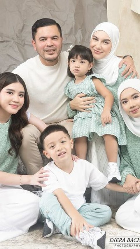 Potret Behind The Scene Photoshoot Irish Bella Bersama 4 Anaknya yang Menggemaskan, Ibu Sambung Bak Bestie