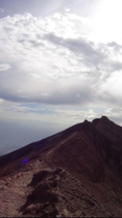 Mencapai Puncak Gunung Agung, Informasi yang Perlu Diketahui Sebelum Mendaki