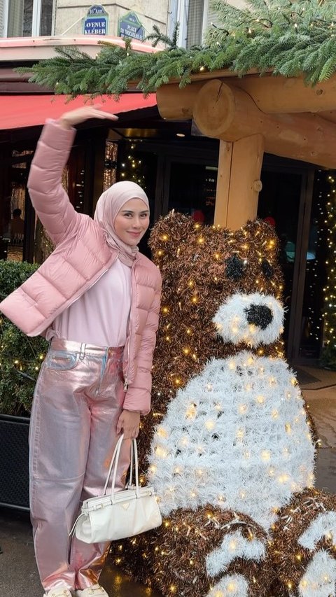 Stunning! Potret Syahnaz Sadiqah Liburan Bareng Amy Qanita ke Paris, Selalu Tampil Berkelas dan Elegan Abis