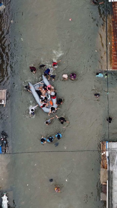 Warga Pesisir Jakarta Diimbau Waspada Banjir Rob hingga 3 Januari 2025