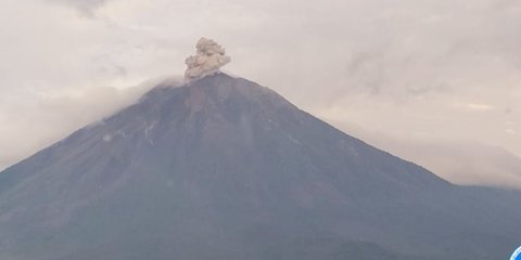 Semeru Berkali-kali Erupsi pada Sabtu Pagi, Ini Arah Abu Vulkanik