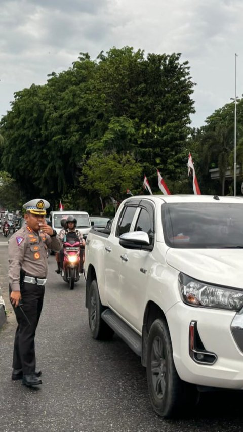 Macet Parah di Pekanbaru, Perwira Kombes Turun Langsung Urai Kendaraan