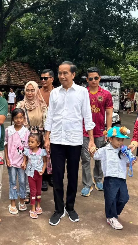 Kunjungi Desa Peron, Jokowi Kagumi Produk Alpukat dan Gula Aren