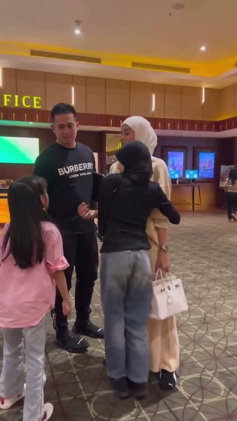 Potret Harmonis Olla Ramlan dan Aufar Hutapea Nonton Bareng Anak-Anak ke Bioskop Meski Sudah Cerai 2 Tahun