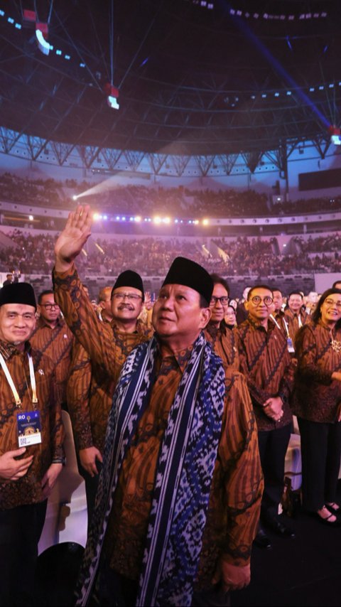 VIDEO: Momen Haru Anak-Anak Lewotobi Nangis, Prabowo Naik Panggung Beri Hadiah Natal