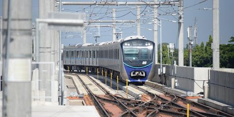 Kabar Gembira, Penumpang Naik MRT saat Malam Tahun Baru di Jakarta Hanya Dikenakan Tarif Rp1