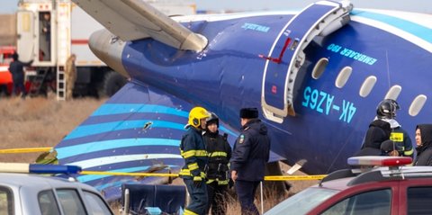 Kesaksian Penumpang Pesawat Azerbaijan Airlines Jatuh & Meledak, Selamat dari Maut Setelah Terus Berzikir, Salawat & Takbir