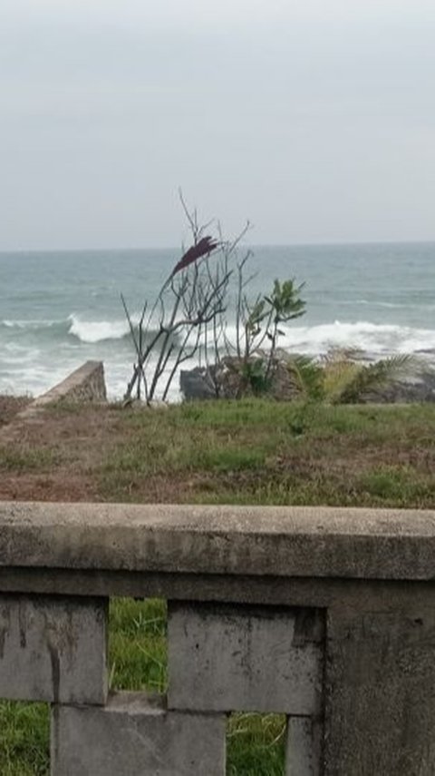 Gelombang Tinggi Diprediksi Landa Selatan Lebak, Wisatawan Pantai Bagedur hingga Kawasan Sawarna Diminta Waspada