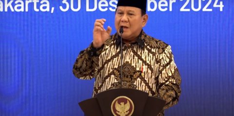 VIDEO: Fokus Prabowo Geser Tatap Menteri Ara, Dicandai Dua Bulan Jabat Tambah Rambut Putih