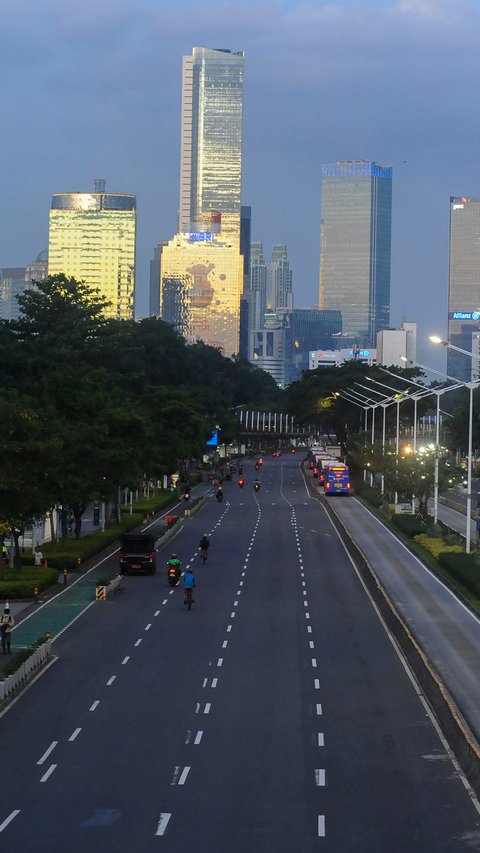 FOTO: Suasana Jalan Sudirman Mulai Ditutup untuk Perayaan Tahun Baru 2025, Cek Rekayasa Lalu Lintasnya!