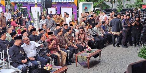 Momen Anies-Ahok Duduk Sebelahan di Balai Kota Jakarta, Ngobrol dan Tertawa Barsama