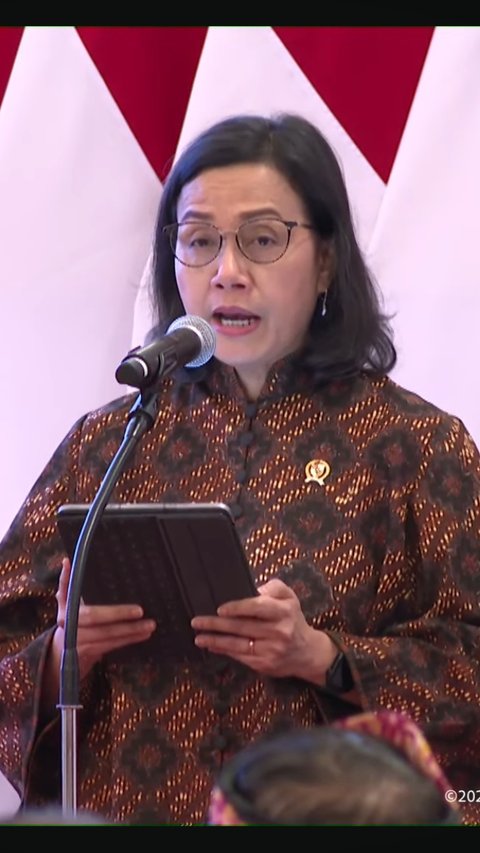 Susun Aturan Baru PPN 12 Persen Hanya untuk Barang Mewah, Sri Mulyani Tahun Baruan di Kantor