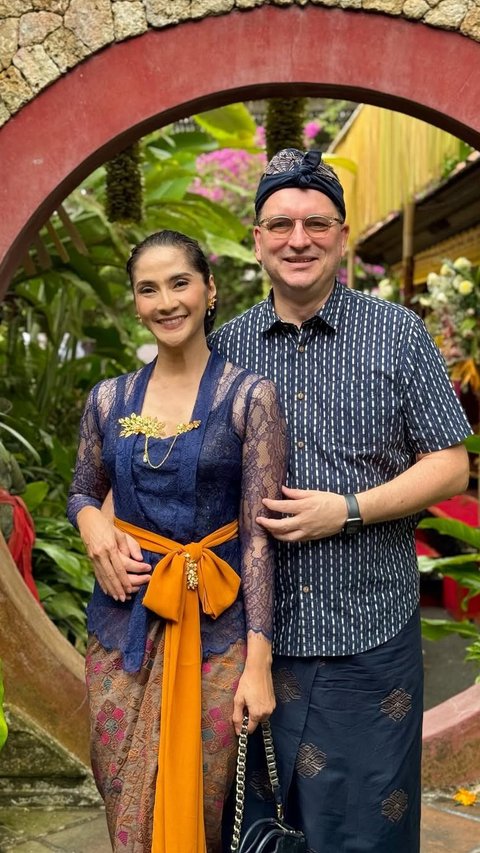 Potret Terbaru Maudy Koesnadi Pakai Kebaya Bali di Upacara Mentatah, Tetap Cantik dan Anggun di Usia 50 Tahun