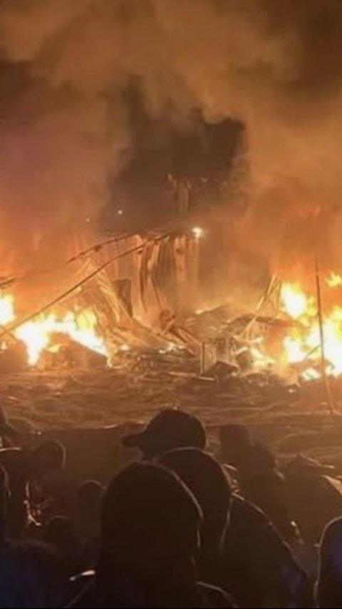 Israel Kembali Bom Zona Aman di Gaza Targetkan Tenda Pengungsian, 20 Orang Tewas Terbakar