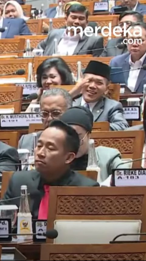 VIDEO: Paripurna DPR Sahkan Pimpinan dan Dewas KPK Baru 2024-2029, Denny Cagur PDIP Tertidur