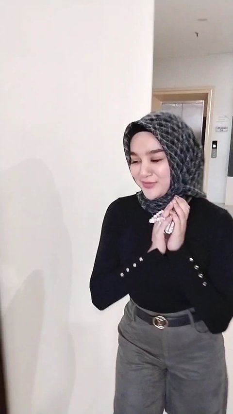 Artis Cantik Hana Hanifah Datangi Polda Riau, Ada Apa?