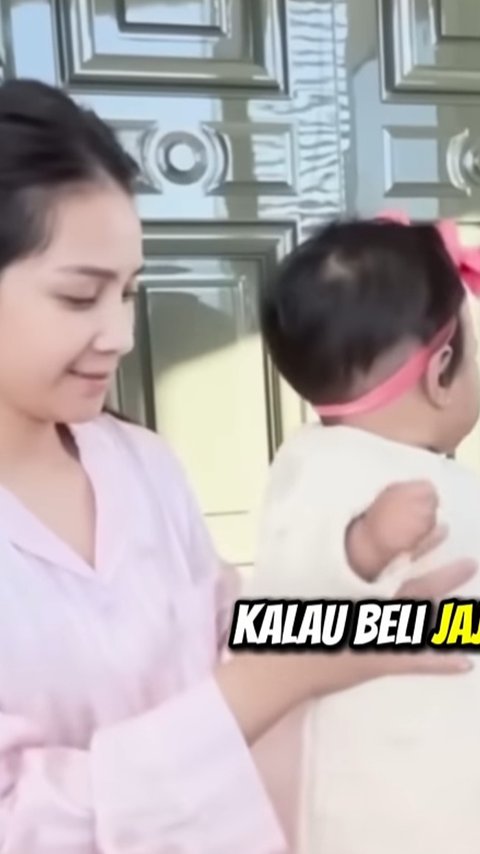 Potret Lala Pengasuh Rafathar Roasting Nagita Slavina Lewat Lagu, Auto Dilirik Sinis Sang Bos - Baby Lily Tersenyum Gemas