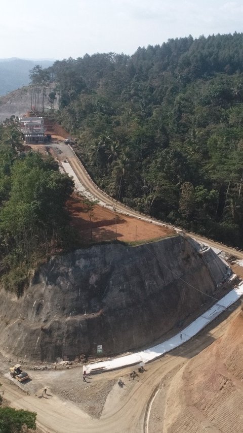 Potret Bendungan Bener, Diklaim Jadi Bendungan Tertinggi di Asia Tenggara