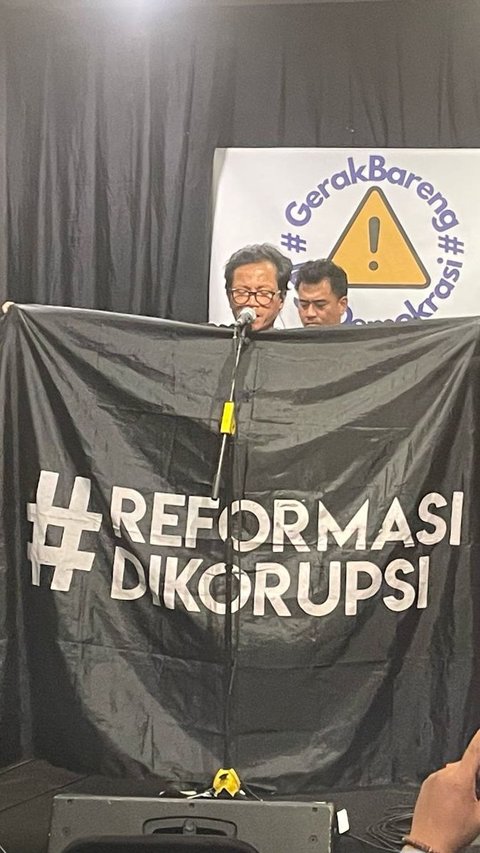 Aksi Relawan Anies dan Ganjar Gelar Stand Up Comedy Gandeng Aktivis Bertajuk 'Jaga Demokrasi'