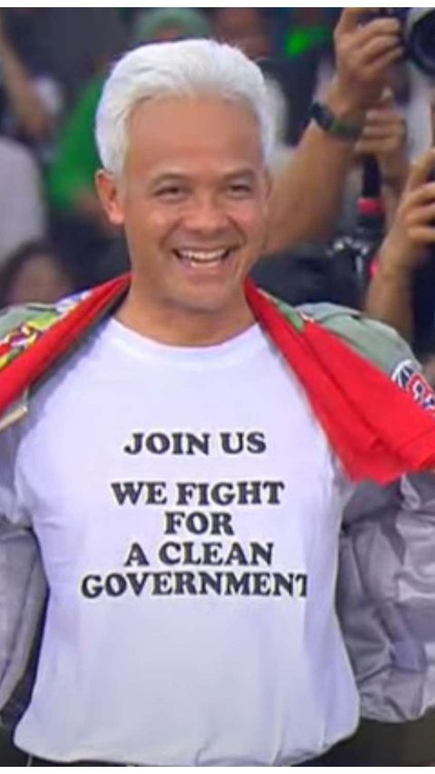 VIDEO: Ganjar Pakai Baju Dono Wakop DKI 'Join Us We Fight For a Clean Government'