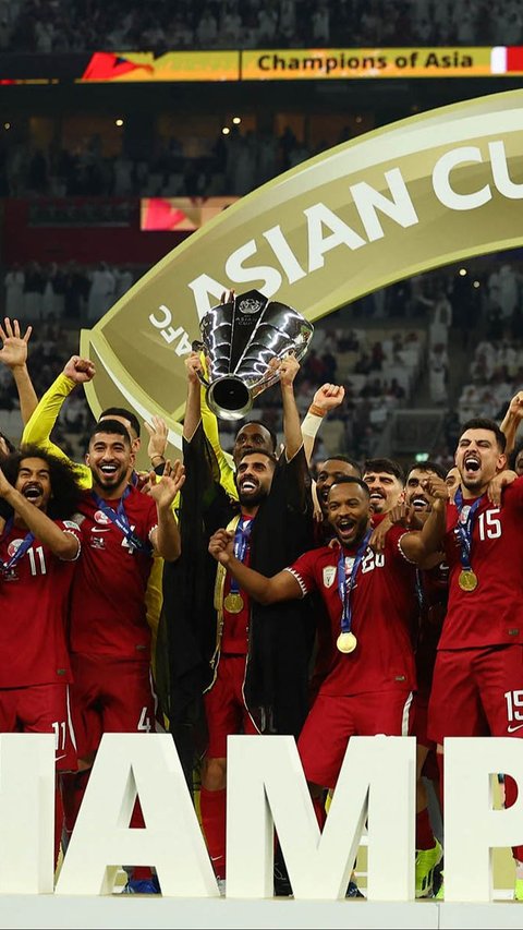 FOTO: Euforia Timnas Qatar Angkat Trofi Piala Asia 2023, Patahkan 'Kutukan' Juara Bertahan