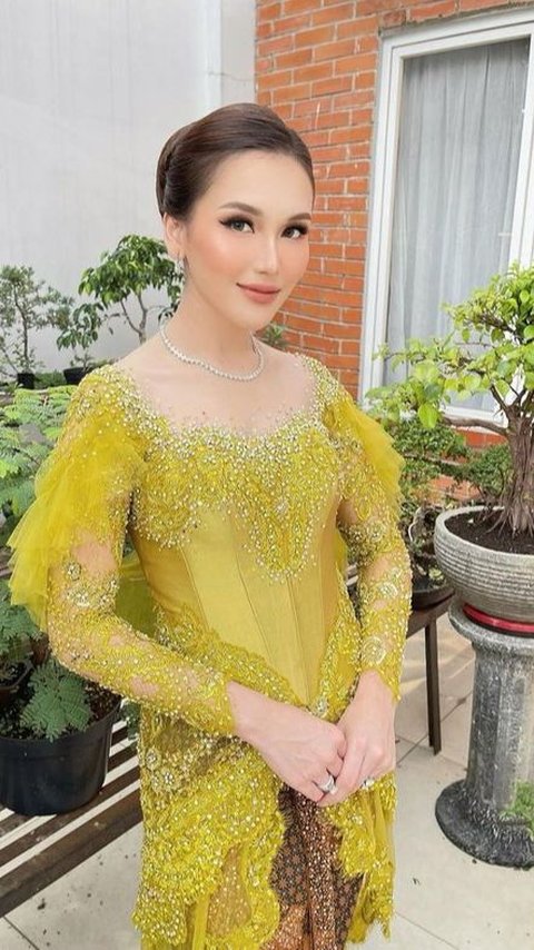 Calon Ibu Persit, ini Deretan Foto-foto Cantik Ayu Ting-Ting dalam Balutan Busana Kebaya