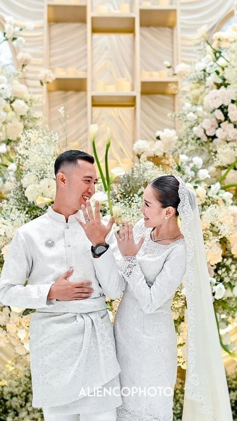 Finally Posting Ayu Ting Ting's Engagement Photos, Umi Kalsum: You Deserve to Be Happy, My Child