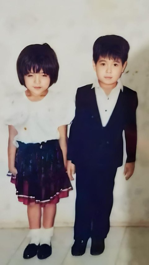 These Two Siblings Grew Up to Become Famous Artists, Can You Guess?