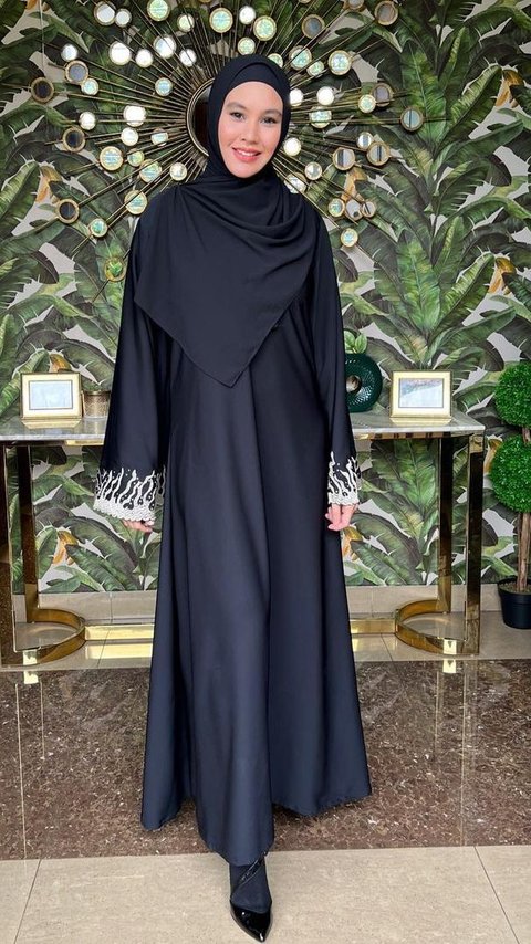 Look Modest Kartika Putri While Carrying a Bag Worth Rp1 Billion