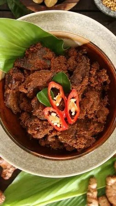 Mengungkap Perbedaan Esensial Antara Rendang dan Kalio, Bagian Terenak dari Nasi Padang