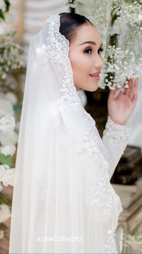 The Enchanting Ayu Ting Ting on Engagement Day, Flawless Makeup Makes Her Aura Radiate