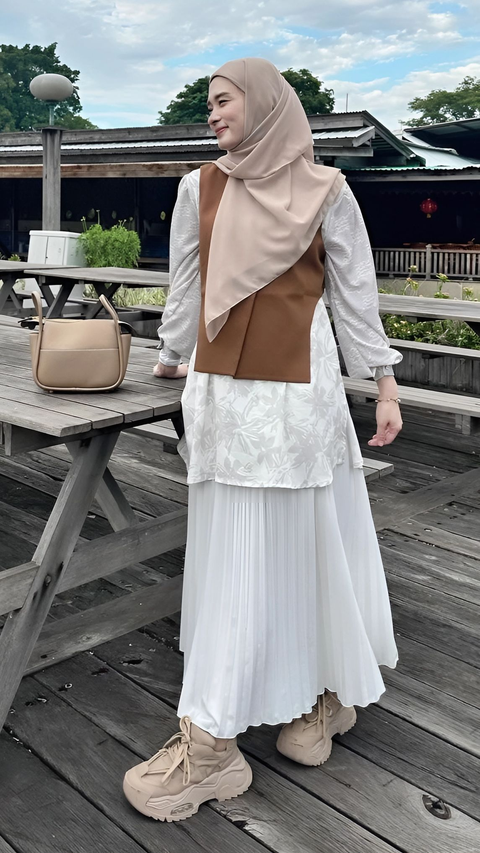 Portrait of Soft Look Inara Rusli with Beige Nuance Outfit