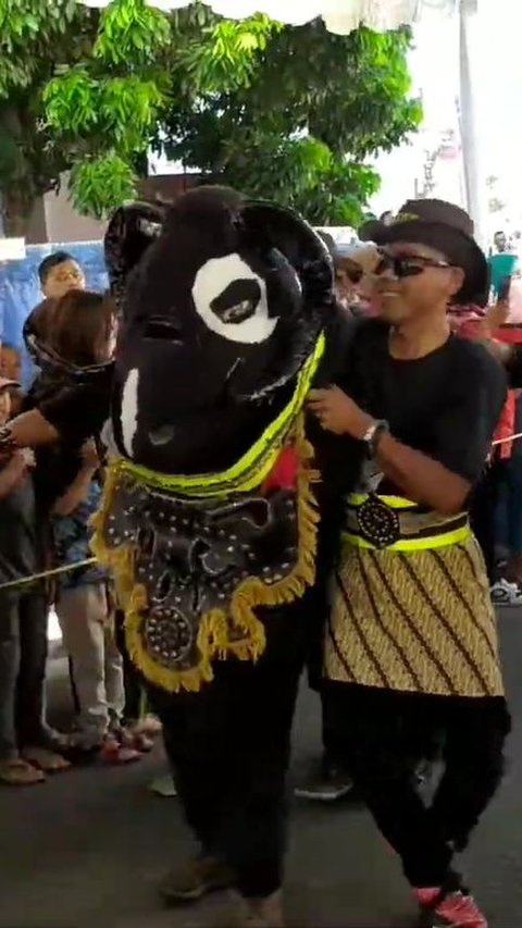 Melihat Sisi Baik dan Buruk Manusia dalam Pertunjukan Raja Dogar Garut, Libatkan 2 “Domba Raksasa”