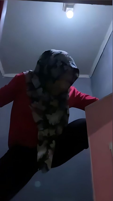 Police Wife Suspected of Cheating Caught in ASN Boarding House in South Sulawesi, Hiding in the Bathroom, Daringly Climbing the Ceiling Like Spider-Man