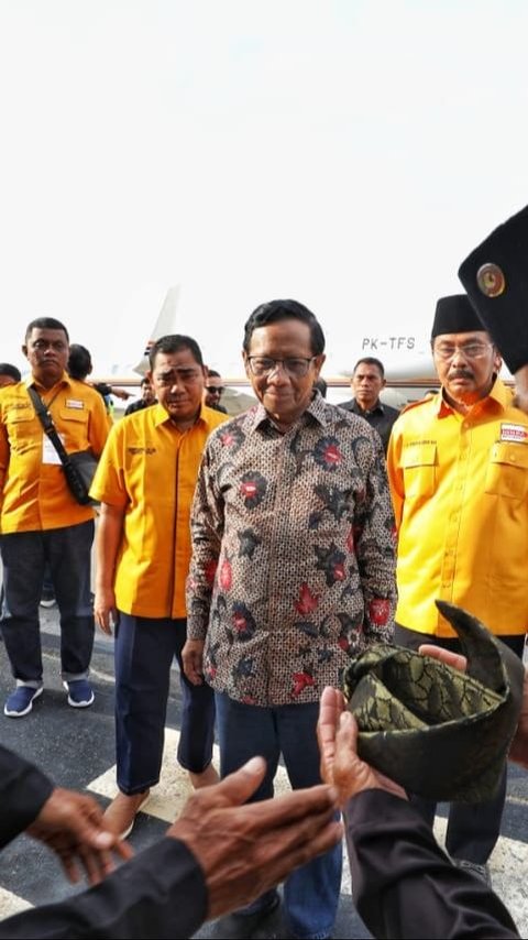 Usai Nyoblos, Mahfud MD Langsung Terbang ke Jakarta Bertemu Megawati Nobar Quick Count