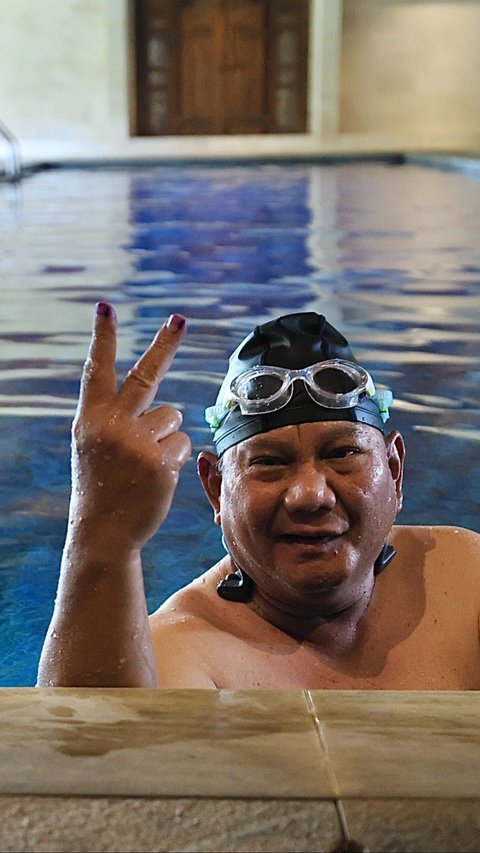 VIDEO: Gaya Prabowo Berenang Usai Nyoblos & Bicara Santai Nasib Masa Depan: Saya Tidak Takut!