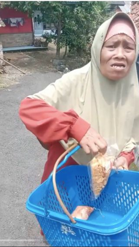 Kabar Terbaru Baldiah, Dulu Viral 'Aa Kasihan Aa' Kini Berjualan Keliling