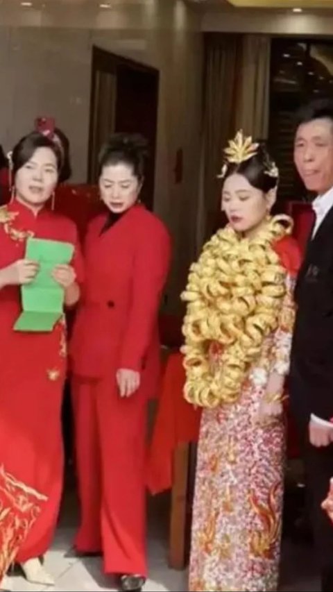 Not Just a Canned Marriage, Bride Wears 100 Gold Bracelets