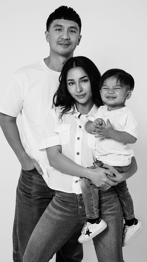 6 Portraits of Nikita Willy Performing Umrah with Her Family, Baby Issa Steals the Show