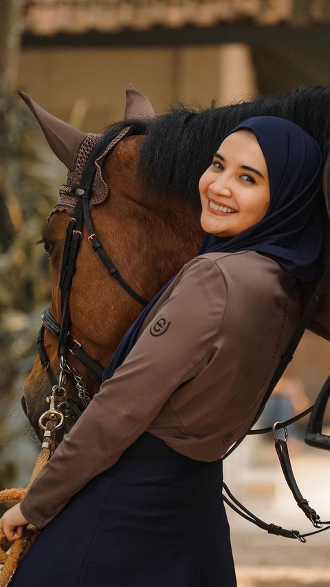 Skill Level Temperature! Zaskia Sungkar's Horseback Riding and Archery Action like Hijaber's version of Robin Hood