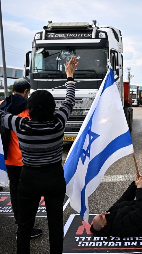 FOTO: Gara-Gara Provokator Rabi Radikal Dov Lior, Demo Warga Israel yang Sepakat Larang Total Bantuan Kemanusiaan ke Gaza Capai 70 Persen