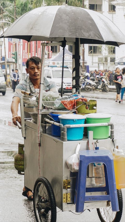 Pedagang Kaki Lima hingga UMKM Jual Makanan Minuman Wajib Punya Sertifikat Halal, Segini Biaya Mengurusnya