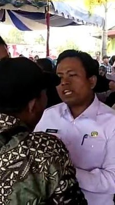 Detik-Detik Bupati dan Wabup Rohil Nyaris Adu Jotos di Pelantikan Pj Kades, Emosi Setahun 'Tak Dianggap'