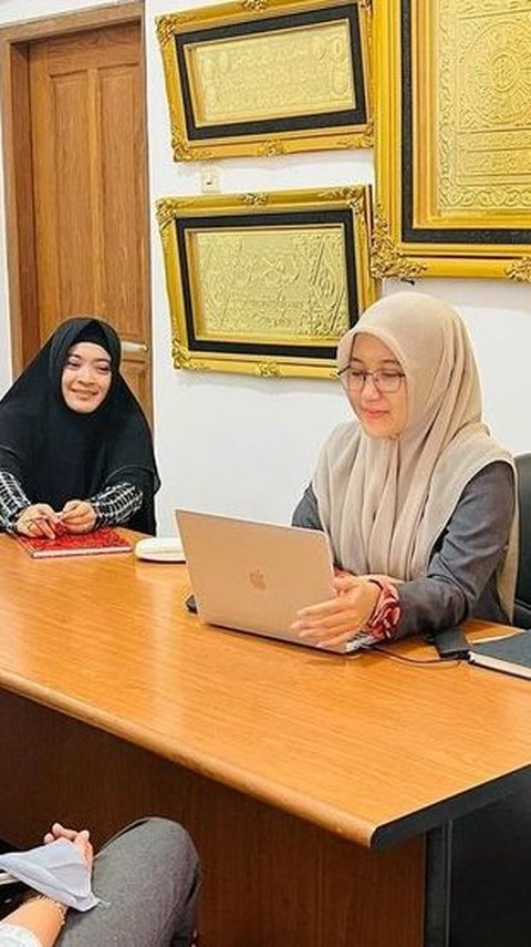 8 Potret Terbaru Lutfiana Ulfa Istri Muda Syekh Puji, Kini Jadi Ibu Empat Orang Anak