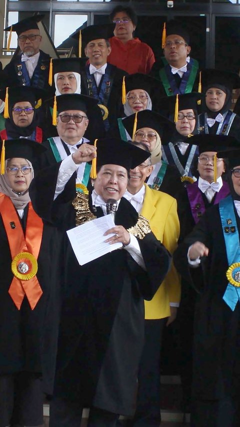 FOTO: Prihatin dengan Kondisi Pemilu 2024, Dewan Guru Besar Universitas Indonesia Deklarasi Kebangsaan