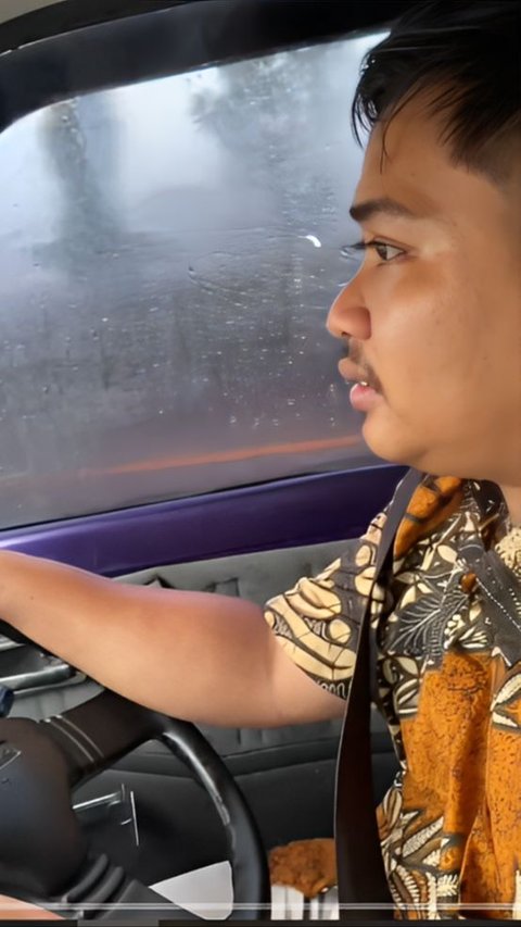 Naik Mobil Tak Selamanya Terhindar Hujan, Terkadang Harus Siap Basah-basahan Juga
